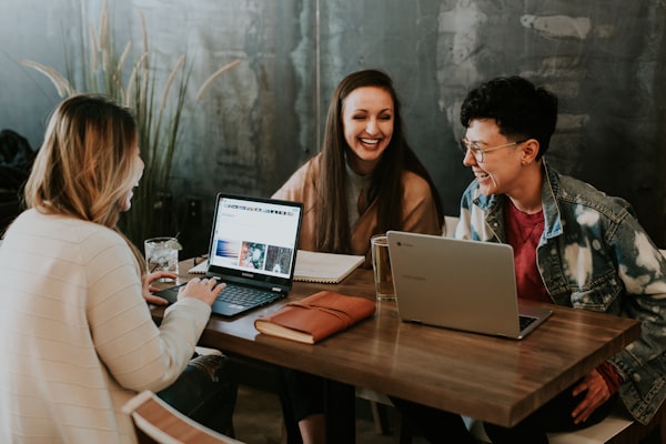 Attrezzatura per editing video professionale e lavoro di post-produzione